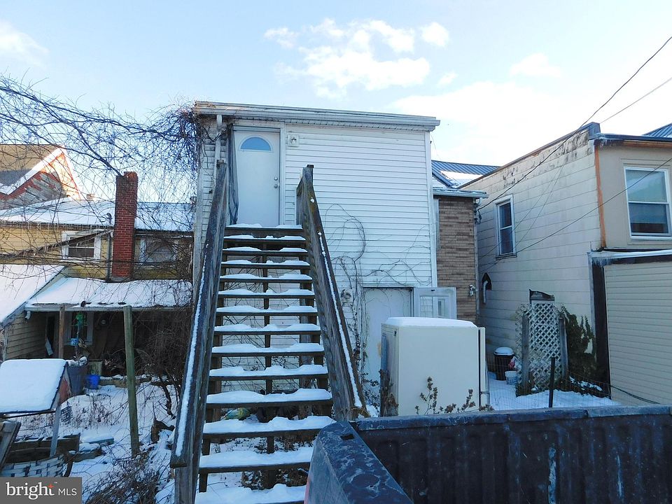 2nd image of 139 W 3rd St