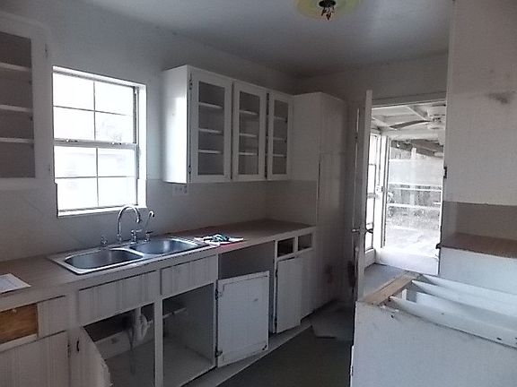 5th image of 4356 NE 78th Pl