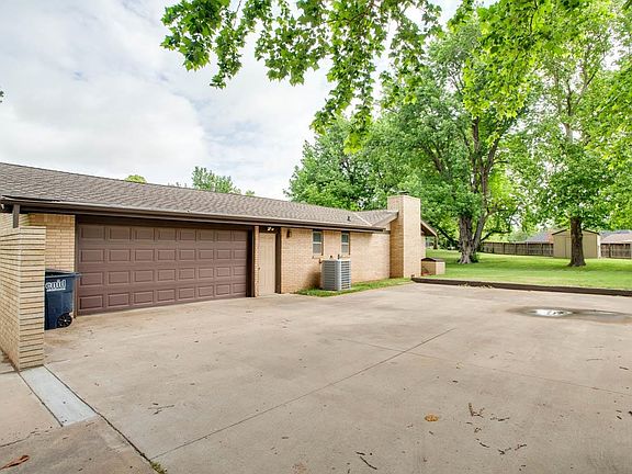 3rd image of 2915 Whippoorwill Ln