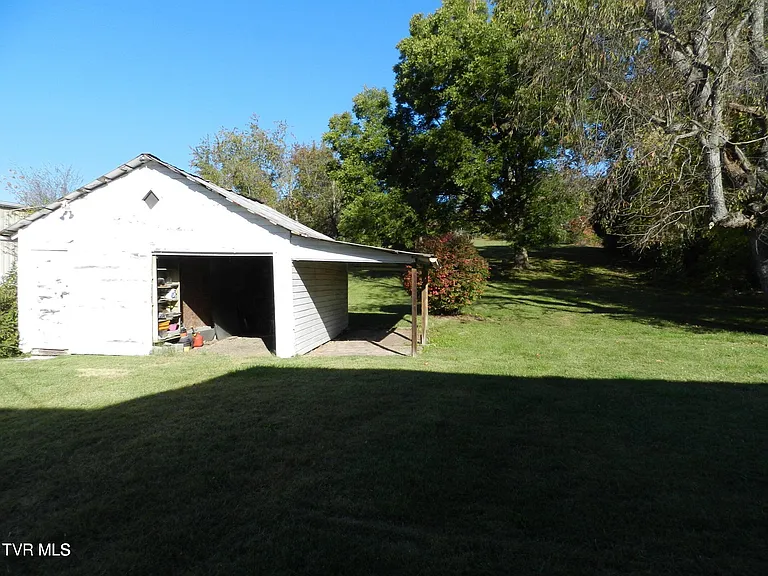 202 Main St W — Photo 6