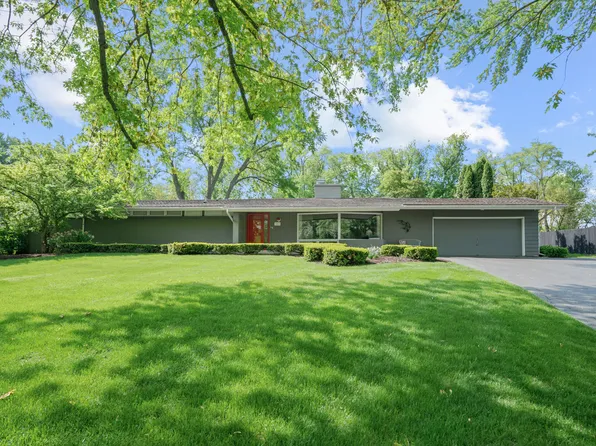 161 Harbor Dr, Lake Barrington, IL 60010