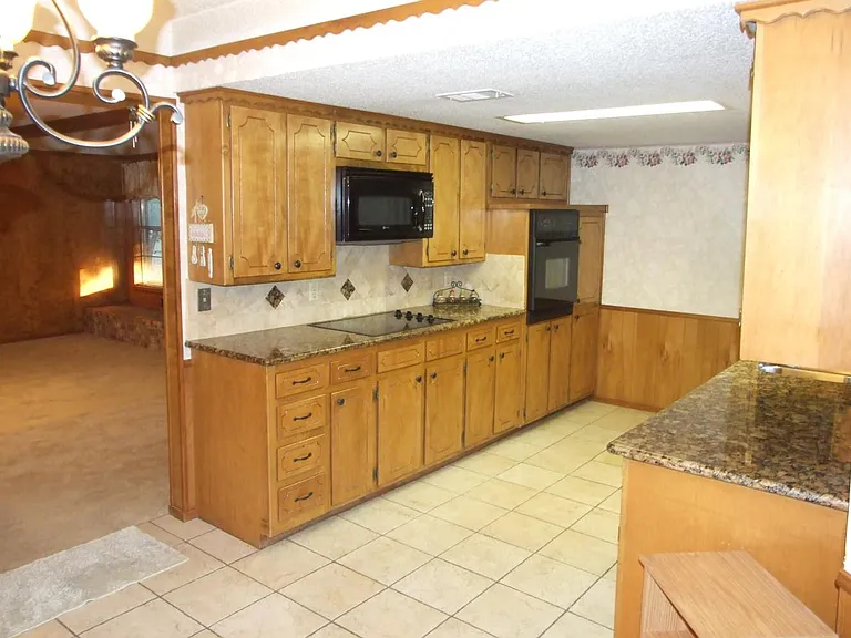 3705 Holly Springs Dr — Photo 7