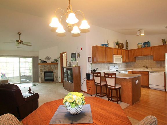 3rd image of 18645 Emerald Dr