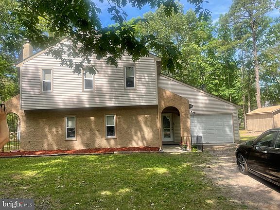 5th image of 7 Carolyn Ln