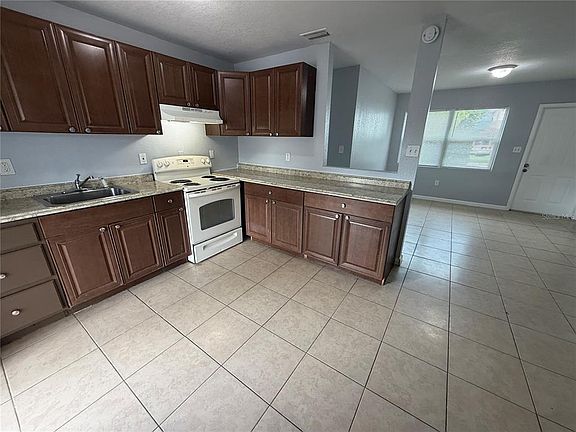3rd image of 613 Carver Dr