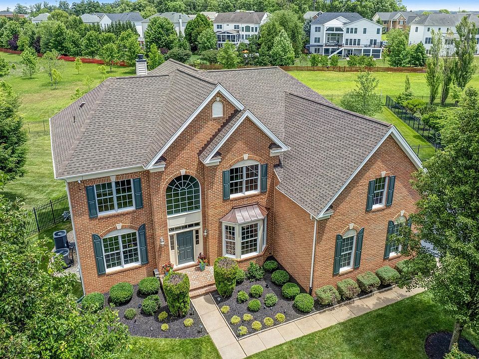 1st image of 23240 Meadowvale Glen Ct