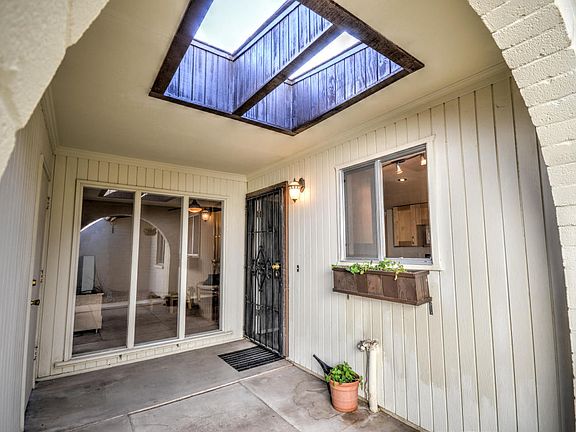 5th image of 409 W Laguna Dr