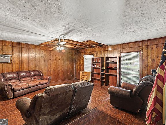 4th image of 122 Bryant St