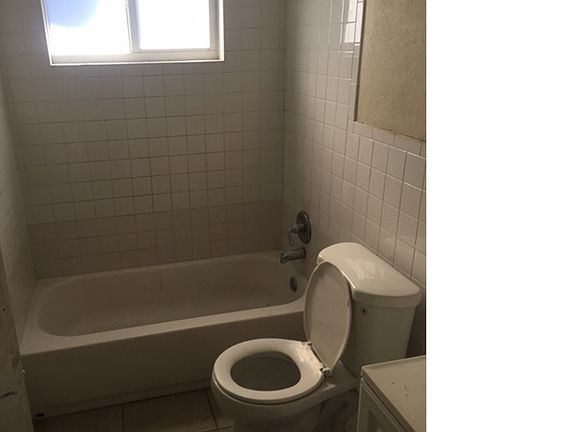 4th image of 1451 NW 33rd Ave