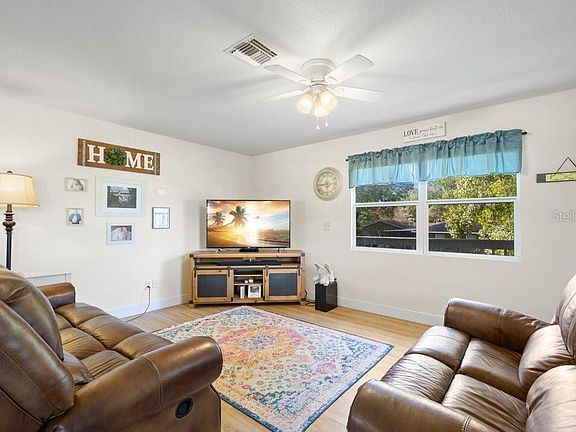 4th image of 303 Saint Petersburg Dr W
