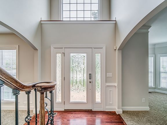 4th image of 3875 Brookhollow Dr