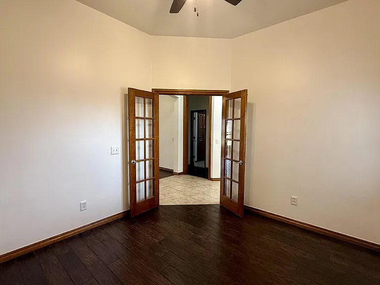 2620 SE 8th St — Photo 14