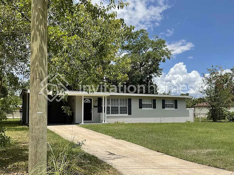 1650 Cezanne Dr W — Photo 1