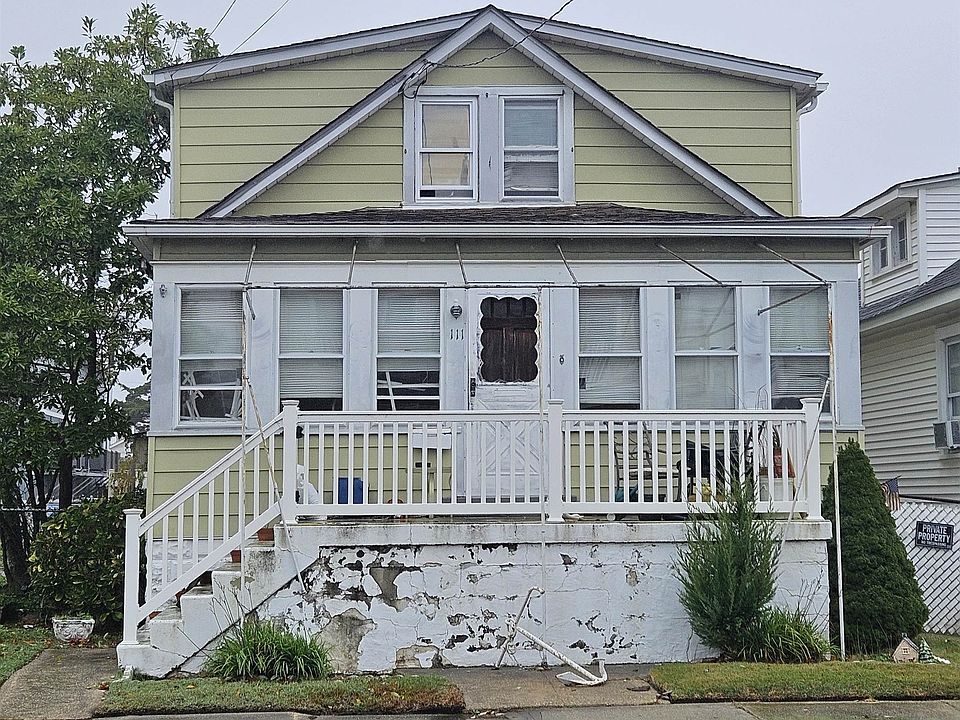 2nd image of 111 E 19th Ave