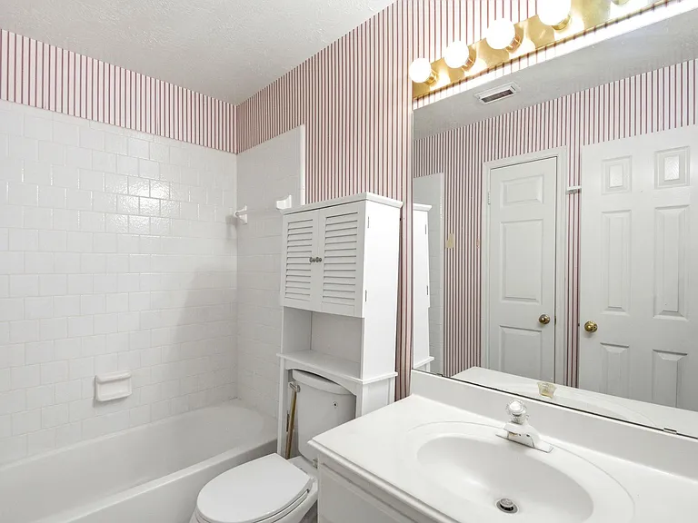 4307 Lakeshore Forest Dr — Photo 31