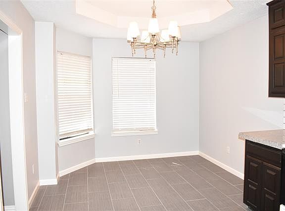 5th image of 9961 Camelot Dr
