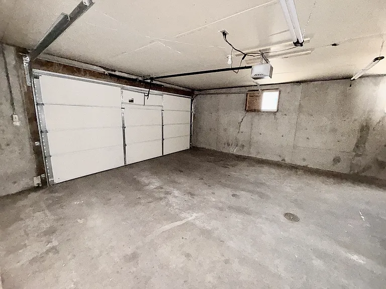 565 E 33rd St — Photo 31