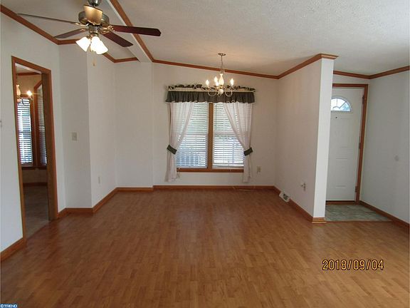 4th image of 547 Conestoga Dr