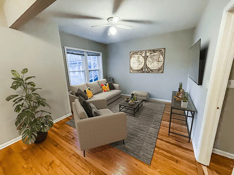 Barry Court - 722 W Barry Ave — Photo 5