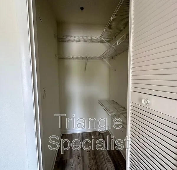 1420 Collegiate Cir #101 — Photo 9