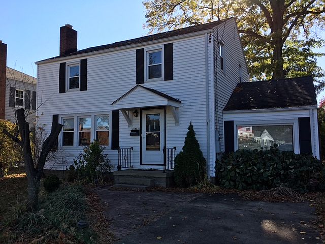 1st image of 902 Lincoln Dr