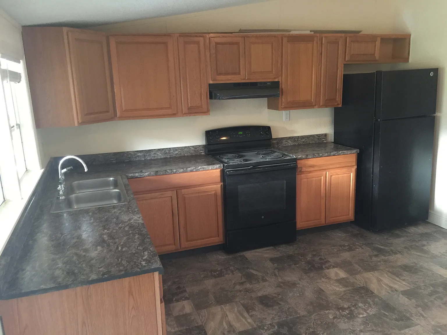 3 bed, 1150 sqft, $1,900 — Photo 2