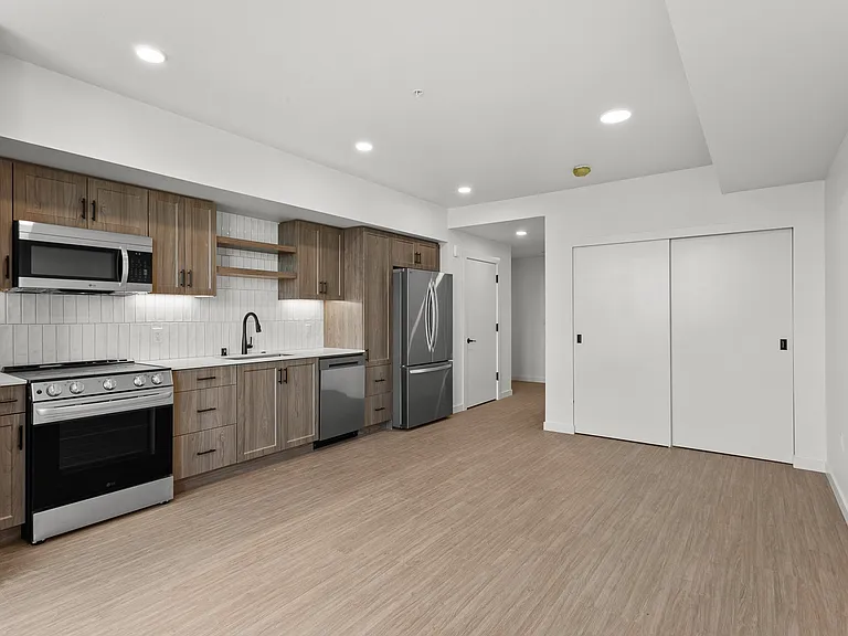 440 West — Photo 20
