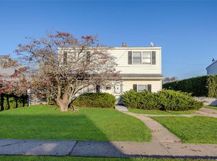 174 Swan Ln, Levittown, NY 11756