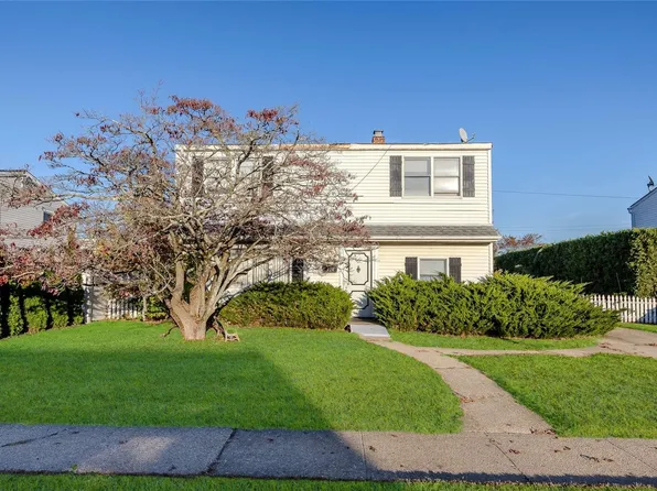 174 Swan Lane, Levittown, NY 11756