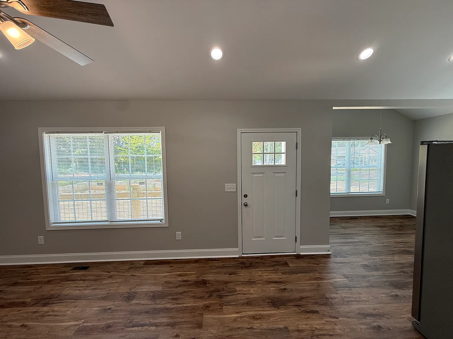 2 bed, 800 sqft, $1,350 — Photo 2