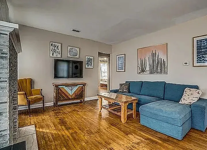 1011 Lombrano St — Photo 3