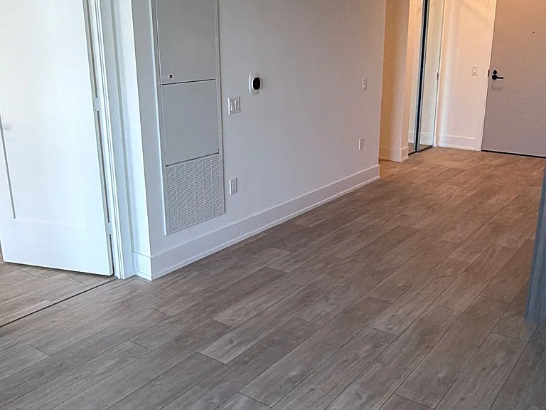 858 Dupont St #822 — Photo 7