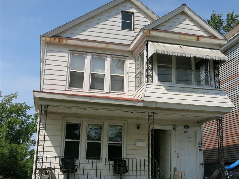 2nd image of 625 Seneca St