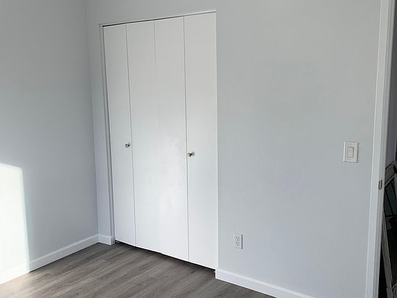4th image of 9860 Buena Vista Ave