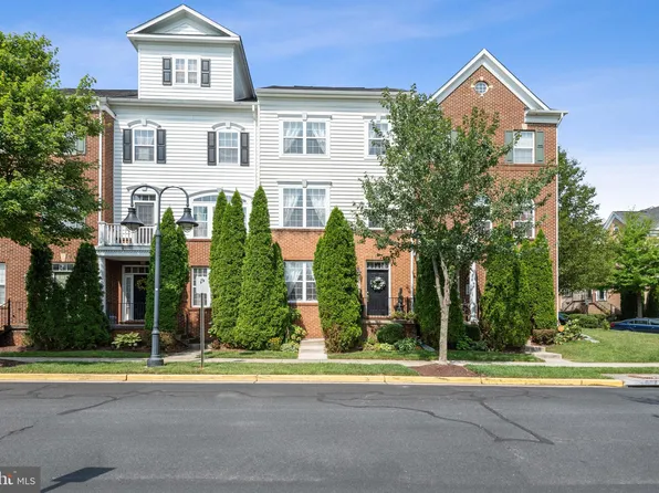 521 Touchdown Dr, Landover, MD 20785