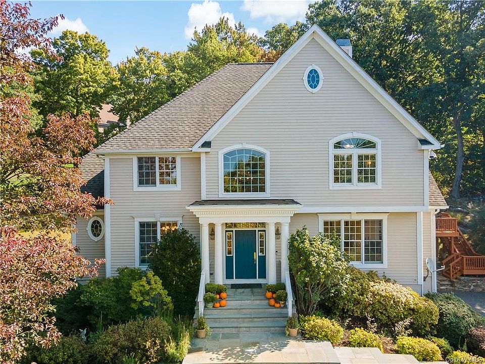 1st image of 5 Arrowcrest Dr
