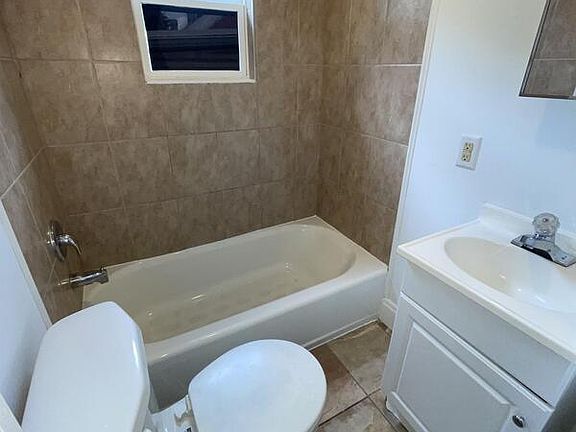 4th image of 709 Forest St