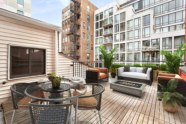 Sold by Compass | media 1