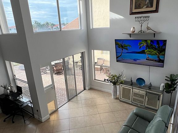 4th image of 1590 Seagrape Way