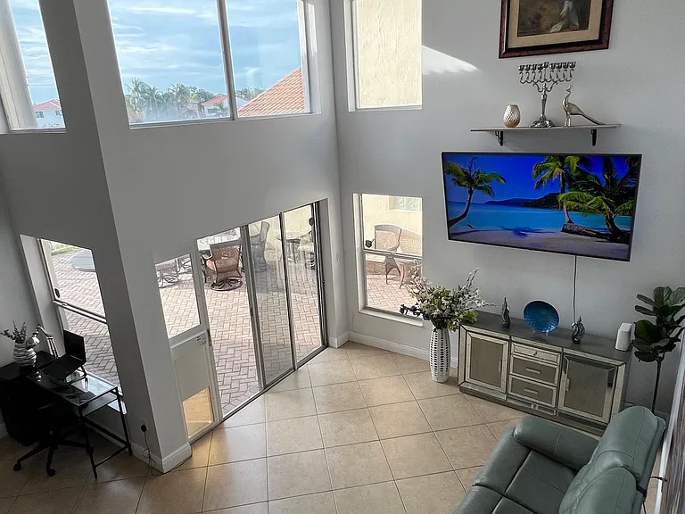 1590 Seagrape Way — Photo 4