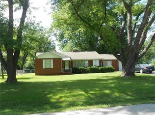 1116 S Trail Ridge Dr, Independence, MO 64050