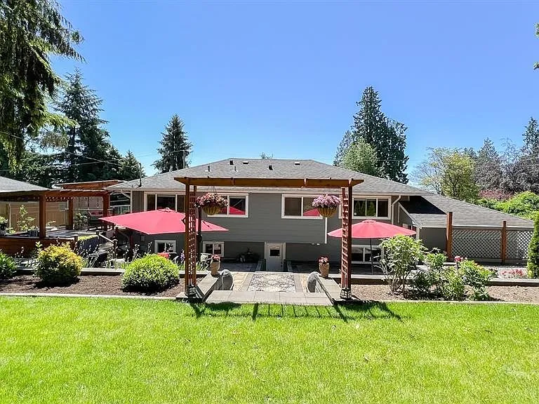 1395 Palmerston Ave #MAIN LEVEL — Photo 2