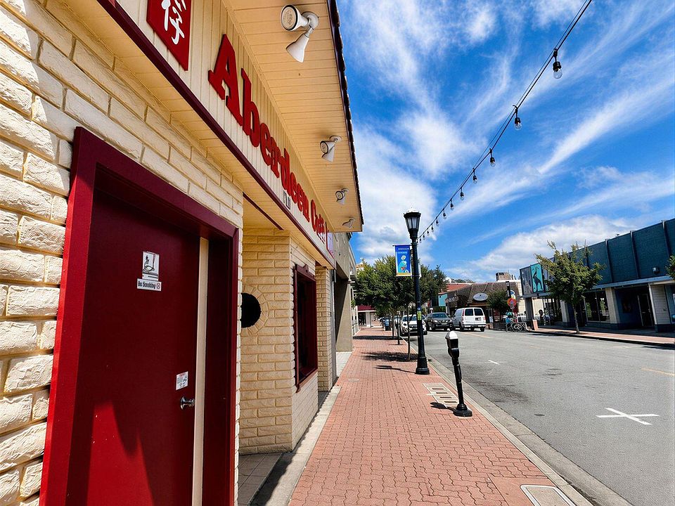 1st image of 721 Main St