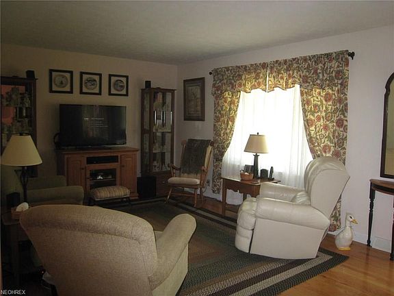 3rd image of 1280 Meadowbrook Blvd