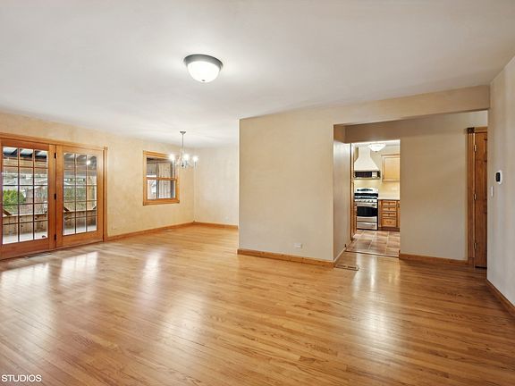 3rd image of 520 S Waterman Ave