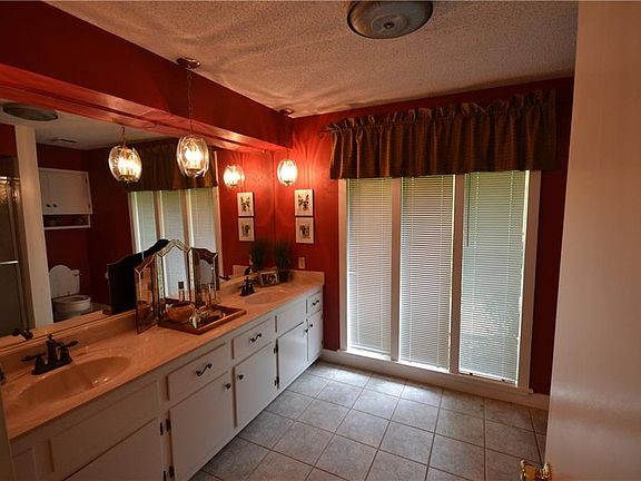 2nd image of 15286 Dutchmans Dr