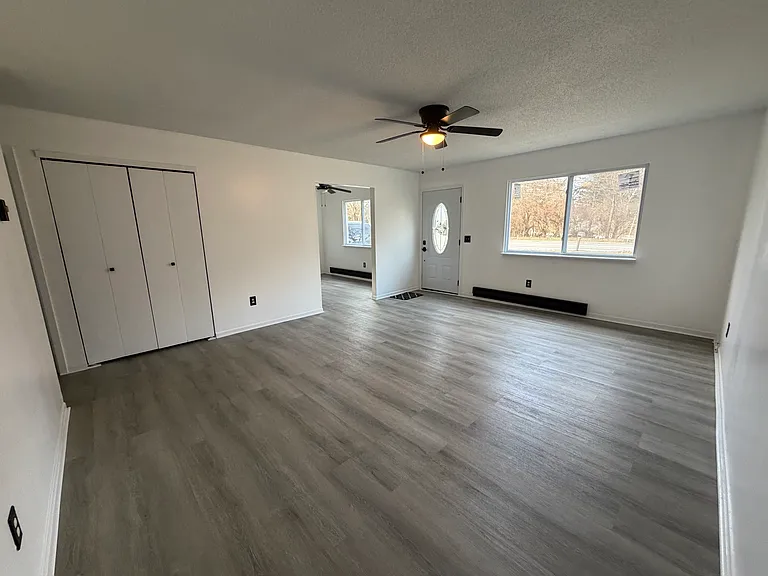 4837 W Bancroft St — Photo 37
