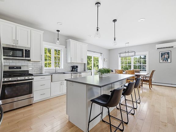3rd image of 110 Berkshire Way