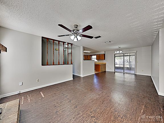 4th image of 8444 Bottlebrush Ct