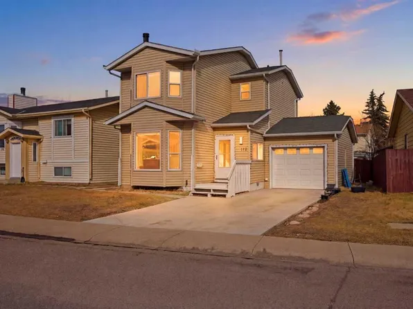 172 SW Castlebrook Rd NE, Calgary, AB T3J 1R1